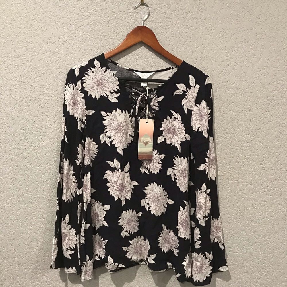 NWT Sun & Shadow Vintage Floral Top